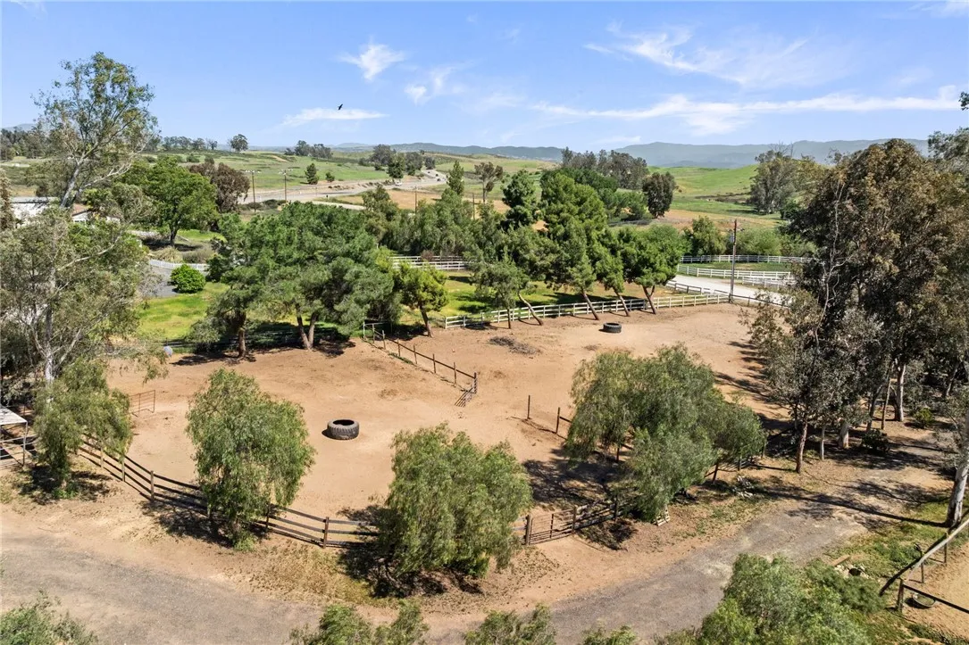 32900 Bootlegg Road, Winchester, California 92596 home-pic-6